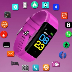 Rosa uppkopplad klocka med pekskärm. Den har en mängd funktioner, bland annat Whatsapp, Bluetooth, samtal, kamera, Facebook, stegräknare, stoppur m.m. Armbandet är litet och justerbart för att passa alla. Tiden visas digitalt och det finns en visuell batteriladdning.