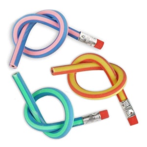 3 stycken grön-, orange- och rosarandiga mjuka pennor för barn