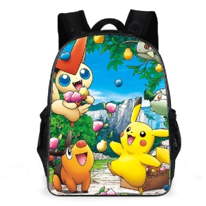 Pokémon Pikachu ryggsäck och frukt med andra pokemons vid foten av ett träd