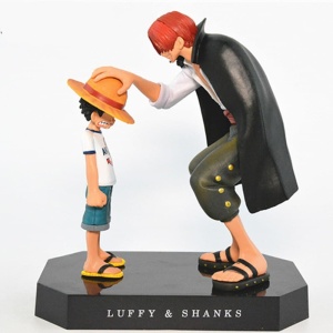 one Piece-figur av Luffy och Shanks