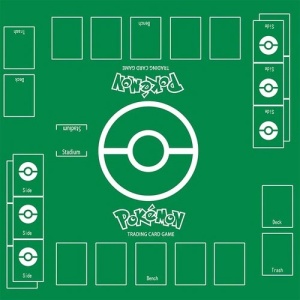 Grön Pokemon kortspelsmatta