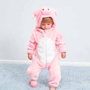 Söt pyjamas med huva med rosa gris och barn