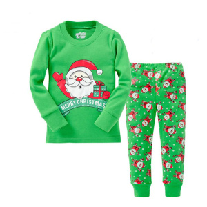 Varm jultomtepyjamas för barn