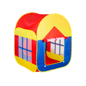 Barnens tipi i form av ett sött mångfärgat litet hus