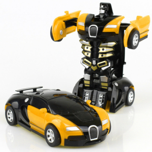 Gul och svart bil med en robot baktill mot en vit bakgrund
