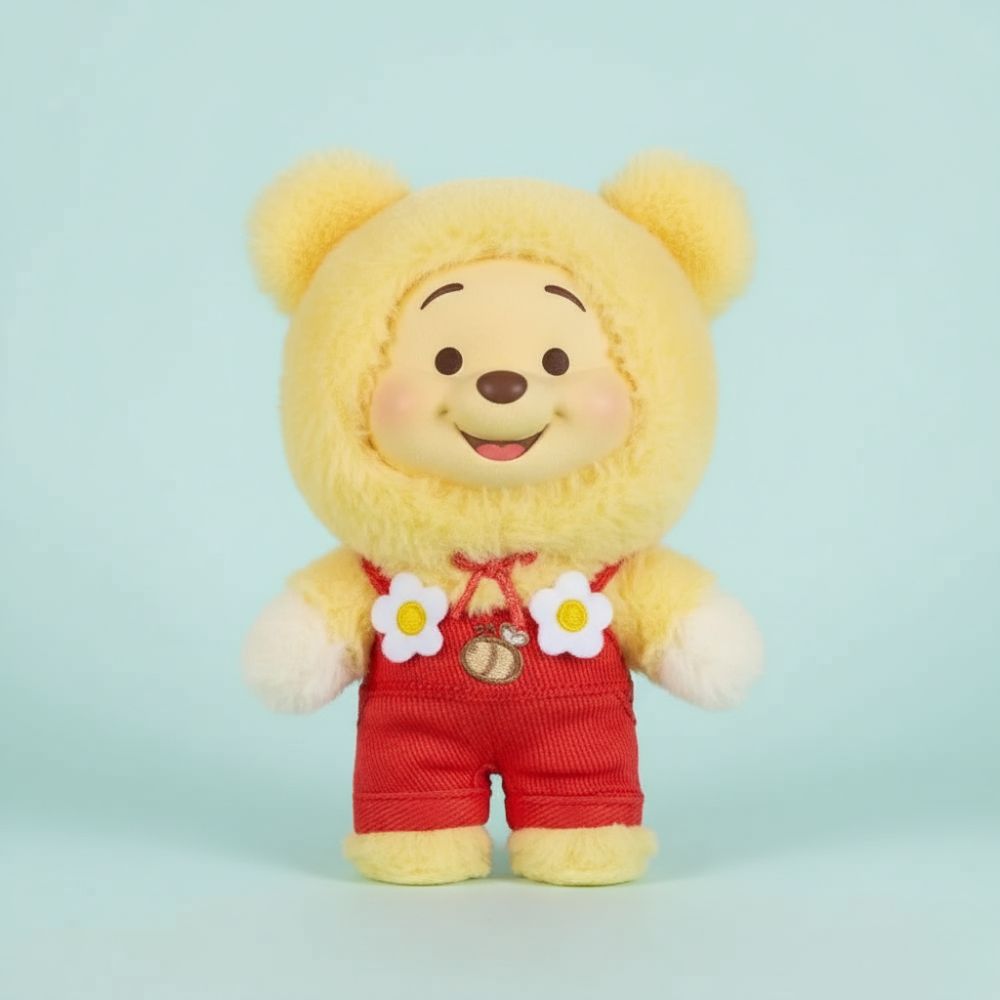 IMG_09_2025_Peluche_Winnie_lOurson_style_Labubu_3.jpg Gosedjur Nalle Puh stil Labubu Kawaii på grå bakgrund