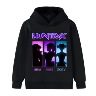 K-pop Demon Hunters barntröja svart med huva och färgglatt motiv på framsidan. På vit bakgrund.